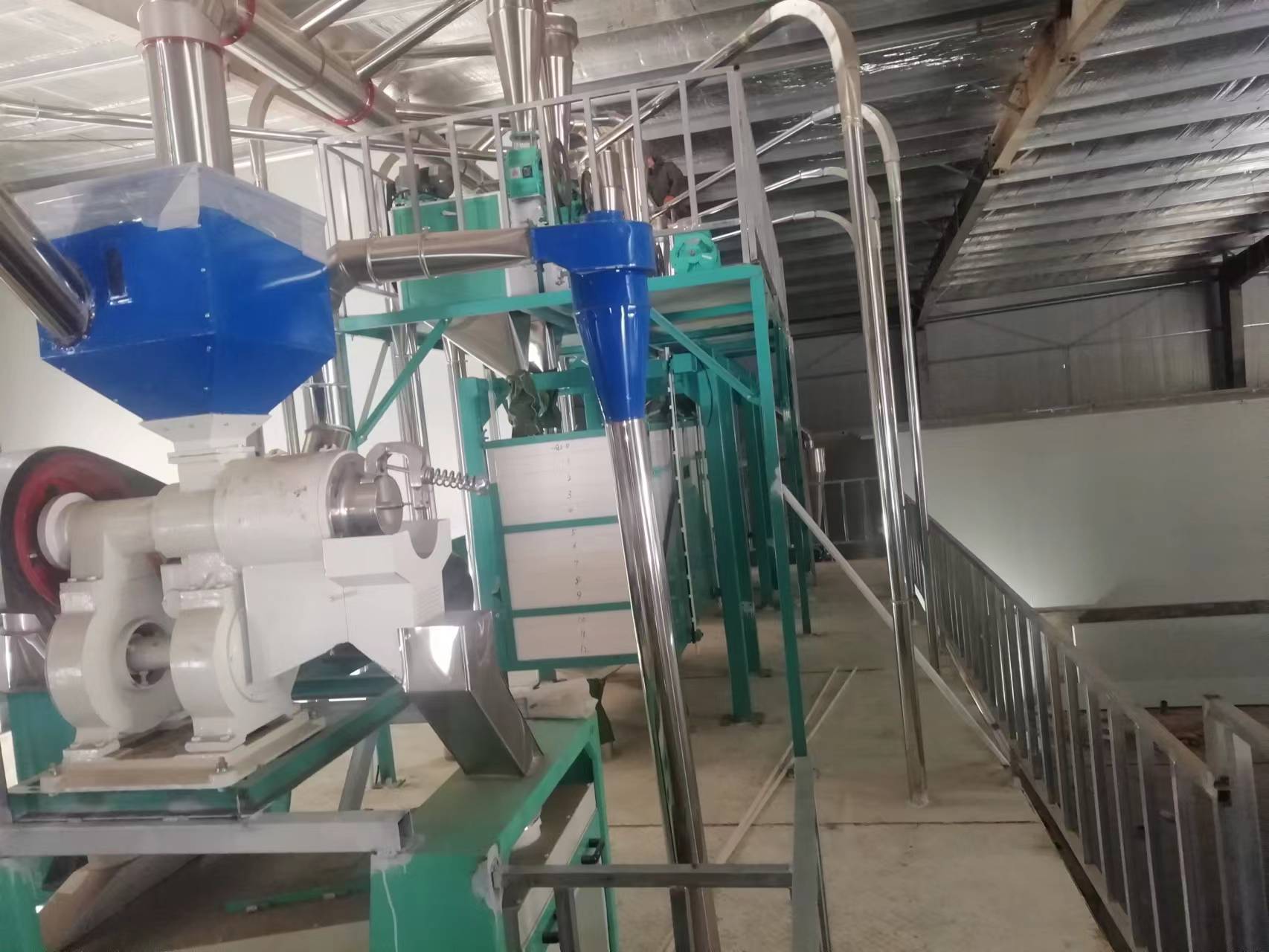 河南鶴壁市?？h六加二石磨面粉機(jī)