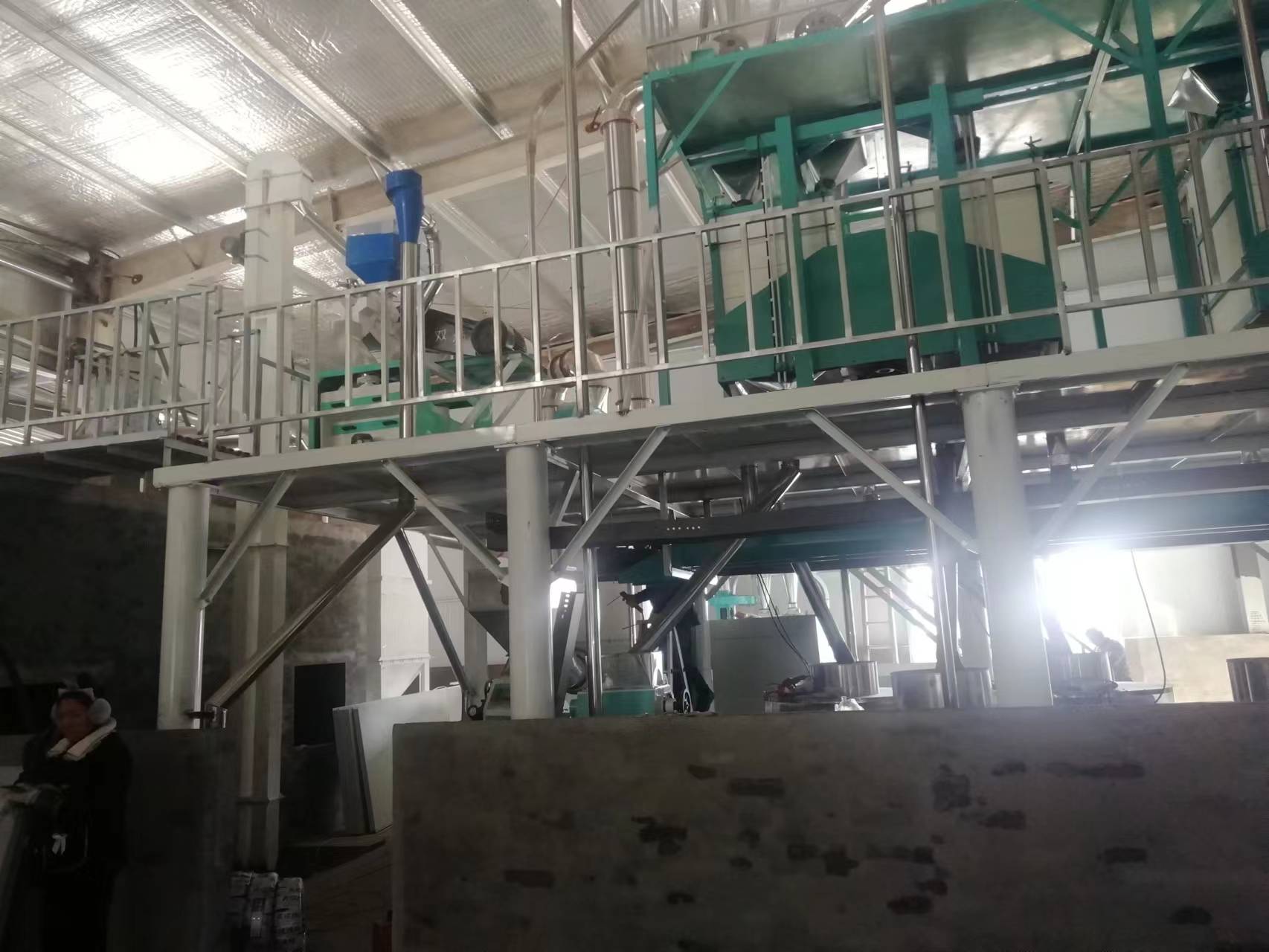 河南鶴壁市浚縣六加二石磨面粉機(jī)