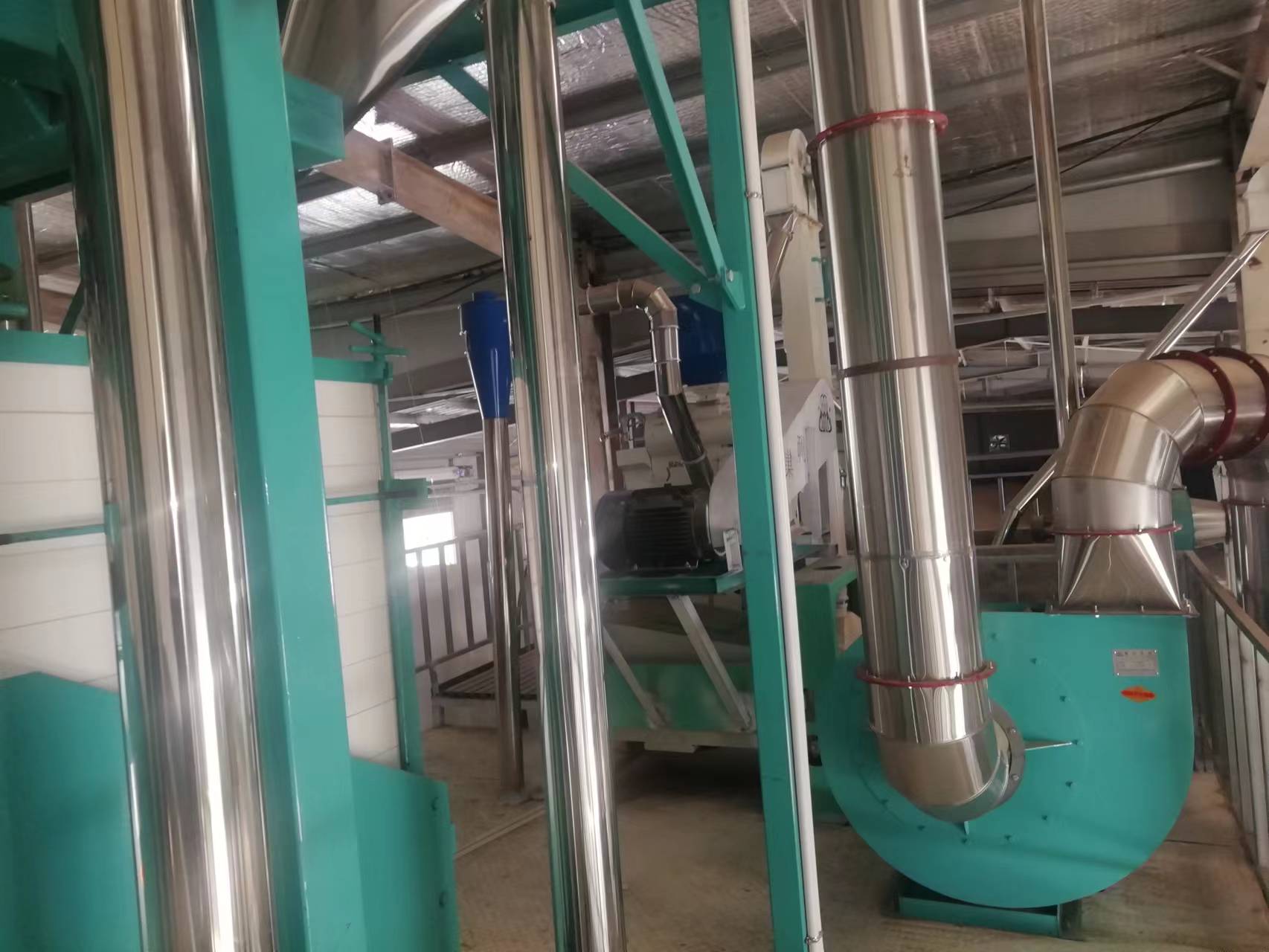 河南鶴壁市?？h六加二石磨面粉機(jī)