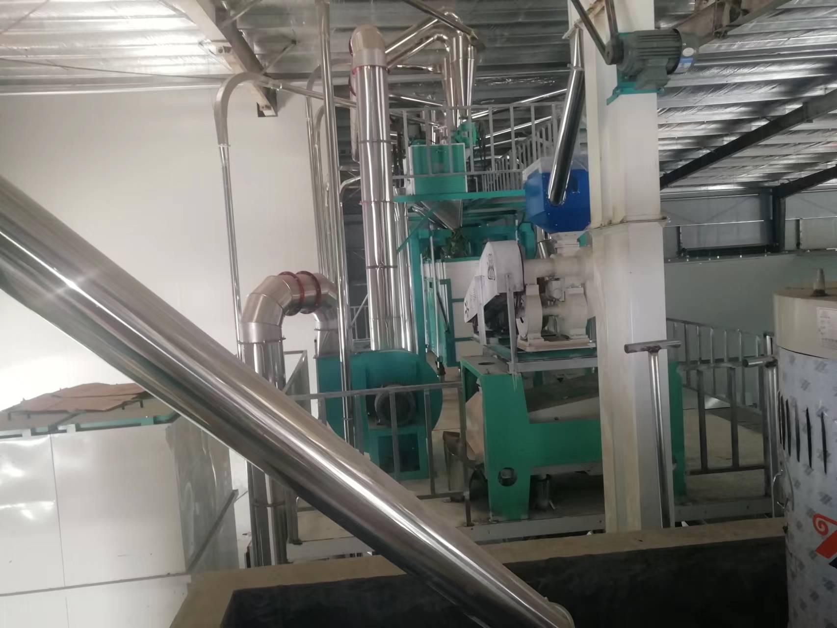 河南鶴壁市?？h六加二石磨面粉機(jī)