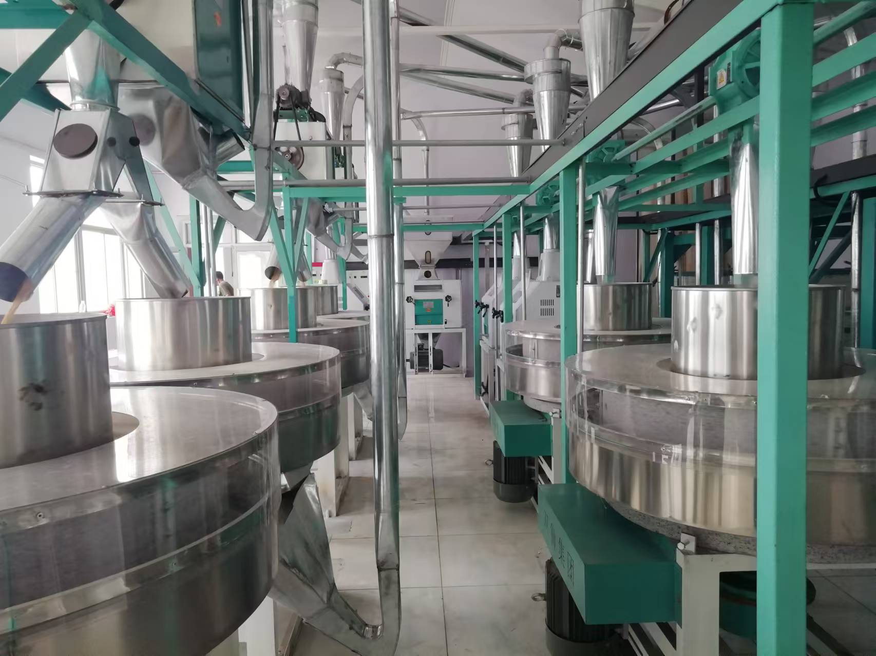 河北省黃驊市石磨面粉機(jī)生產(chǎn)線，日處理小麥30噸