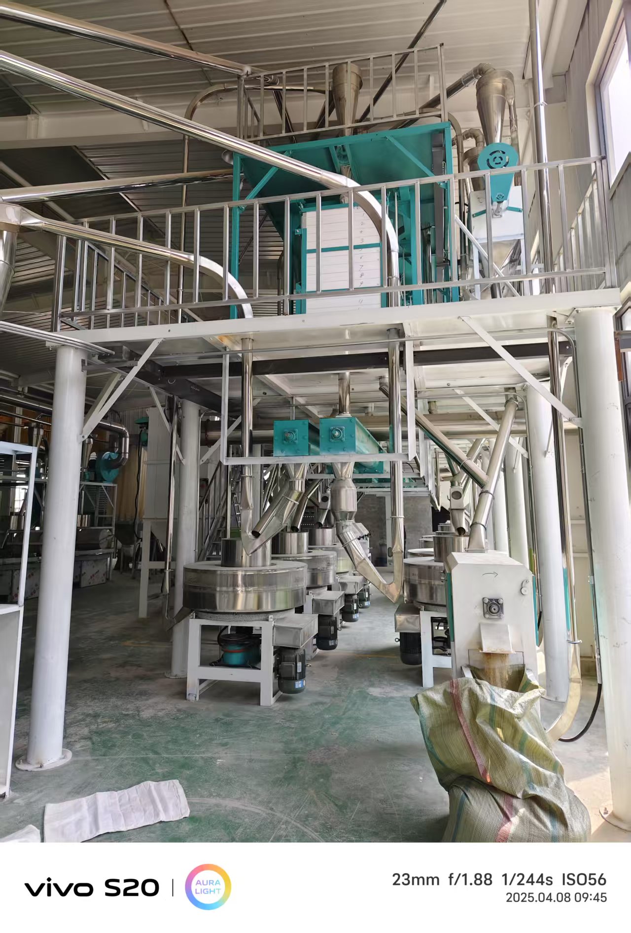 河北滄州八加四石磨面粉機生產線